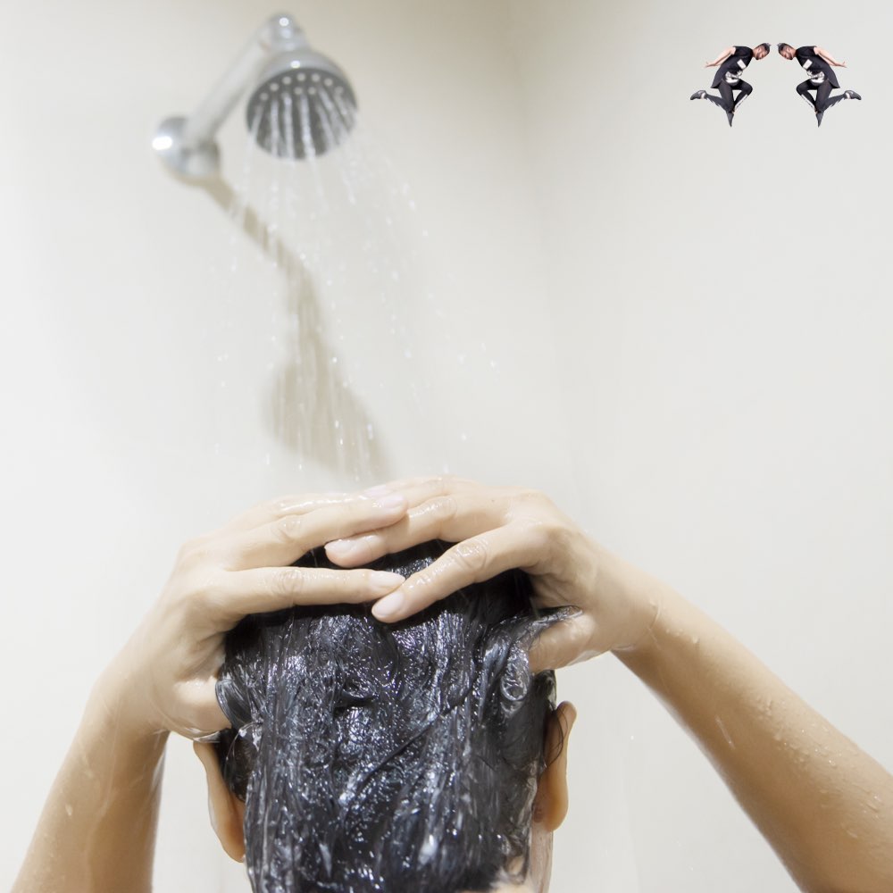 Vor dem Haare waschen einen Conditioner